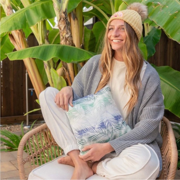 NWT Virginia Wolf - The Sunray Beanie With Removable Button Down Pom Top NIP - Picture 7 of 15